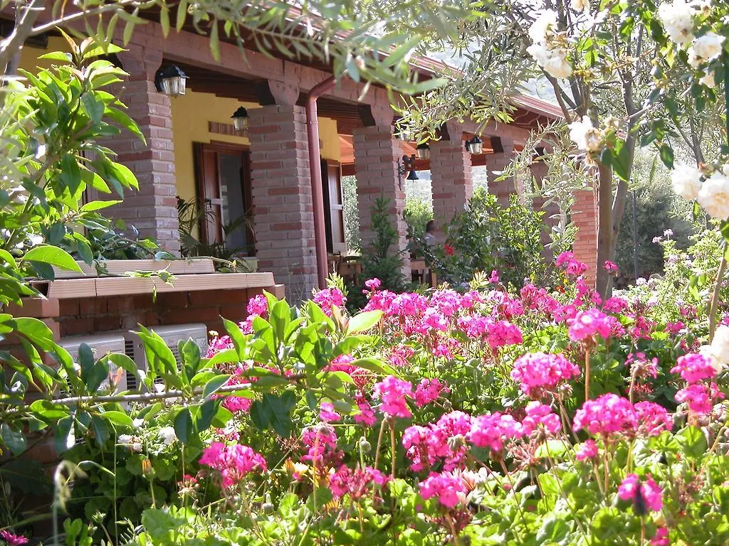 Agriturismo Sa Tiria 툴라다 0*,